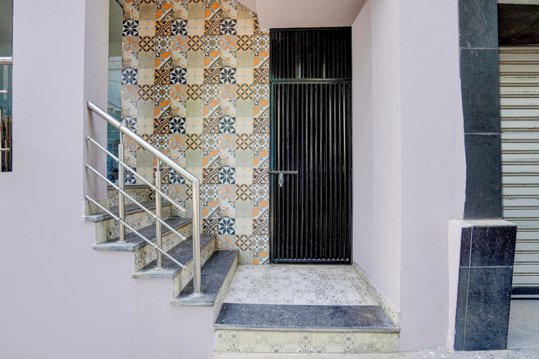 Property entrance, Hotel O Gomti Nagar Station, Lucknow