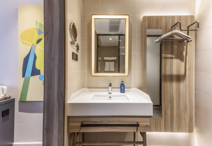Bathroom 4, Hanting Hotel Heze Juye Qilin Avenue, Heze