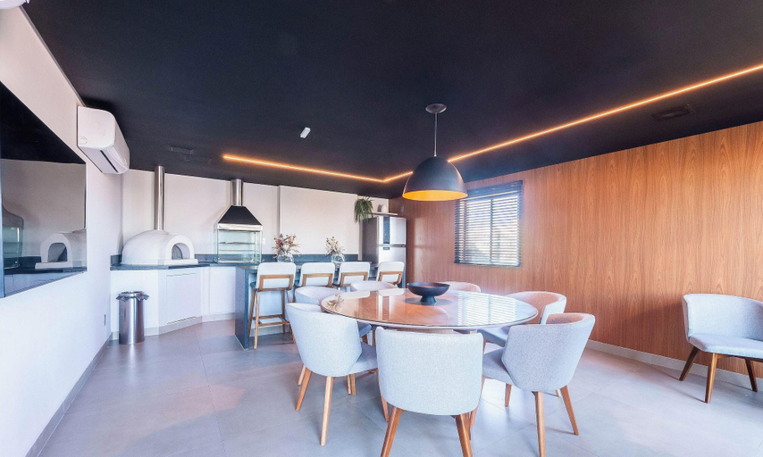Dining 4, Beachfront Building With Pool and gym - Arus, Salvador