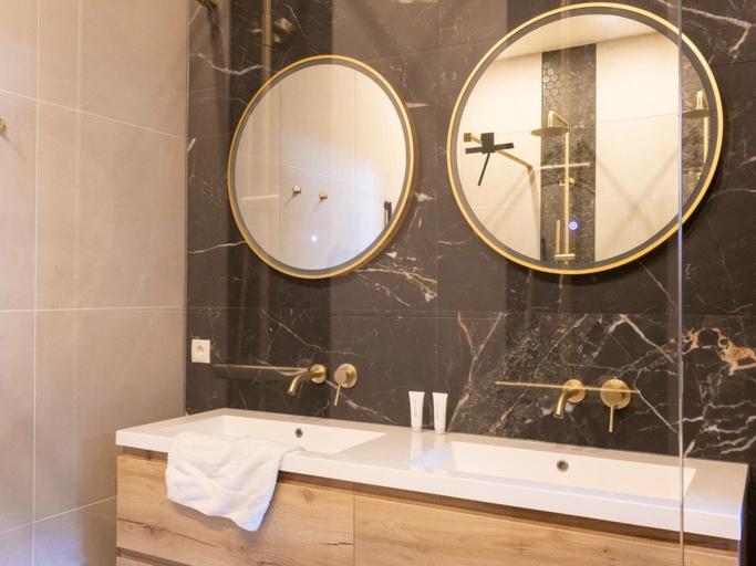 Bathroom 2, Charming Holiday Home in Kiel-windeweer, Hoogezand-Sappemeer