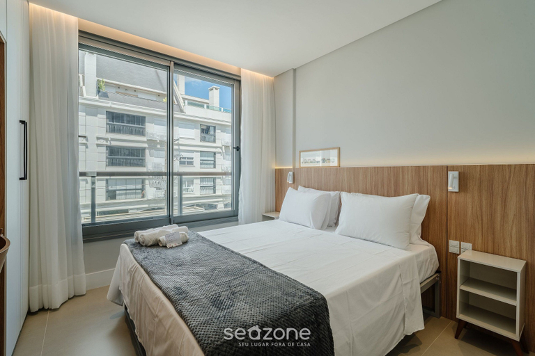 Room 4, Apt w/ Barbecue Grill 50 m from the Beach DOI0203, Florianopolis