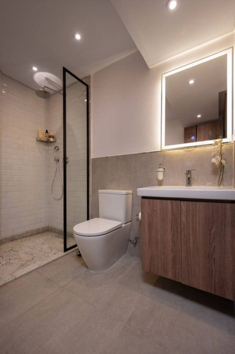 Bathroom, Amazing Deal at Elevens by Spacey #5, Al-Ma'adi