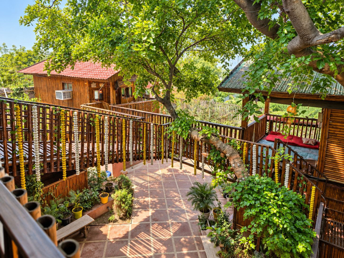 Property grounds 5, Saket Dham, Mathura