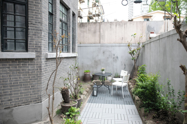 Outdoor dining, Innocondo Extended Stay Changning Yuyuan, Shanghai