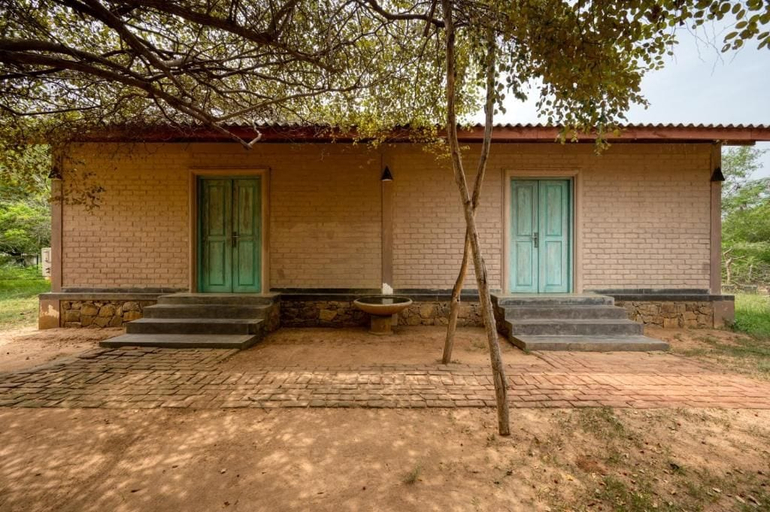 Exterior, Hide Yala, Thissamaharama