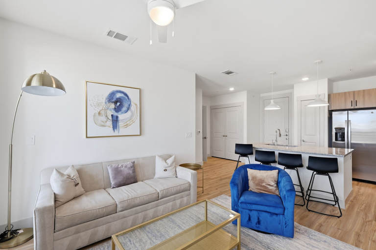Living area 5, Stylish 2BR near PGA & Universal Studios, Collin