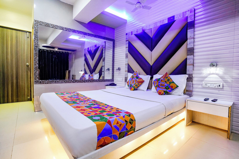 Room 4, FabHotel Jayesh Inn, Thane