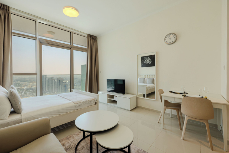 Room 2, Modern Studio Golf Views DAMAC Hills 1, Dubai
