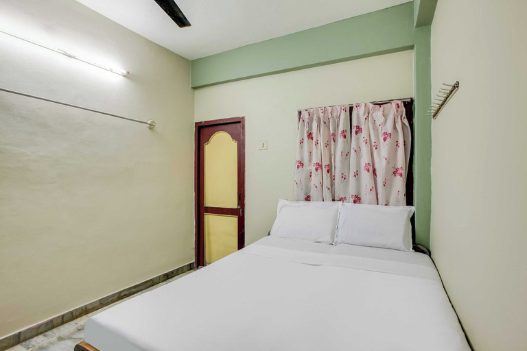 Room 5, Hotel O Egmore Metro Station Chennai, Chennai