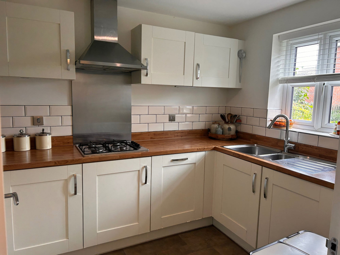 Private kitchen, Cozy Repton ,derby Retreat With 3 Bedrooms, Derbyshire