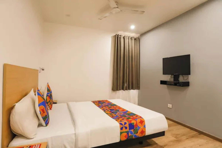 Room 4, FabHotel Golden Corporate Suites, Gautam Buddha Nagar