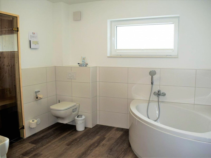 Bathroom 4, 49.2.n North Berth, Friesland