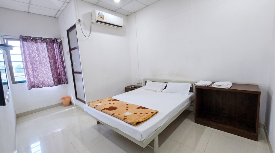 Room 2, Hotel Manali-Morbi, Morbi