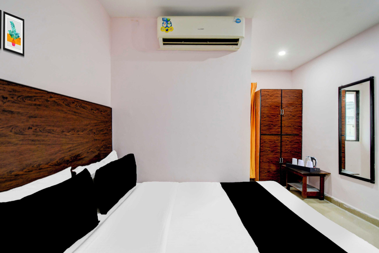 Room 4, Townhouse Nampally Metro Station Hyd, Hyderabad