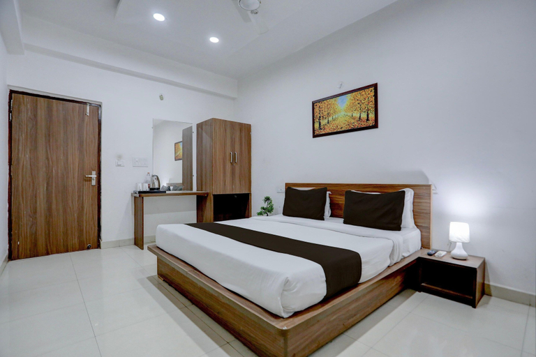 Room 3, Townhouse Gomti Nagar Sector 1, Lucknow