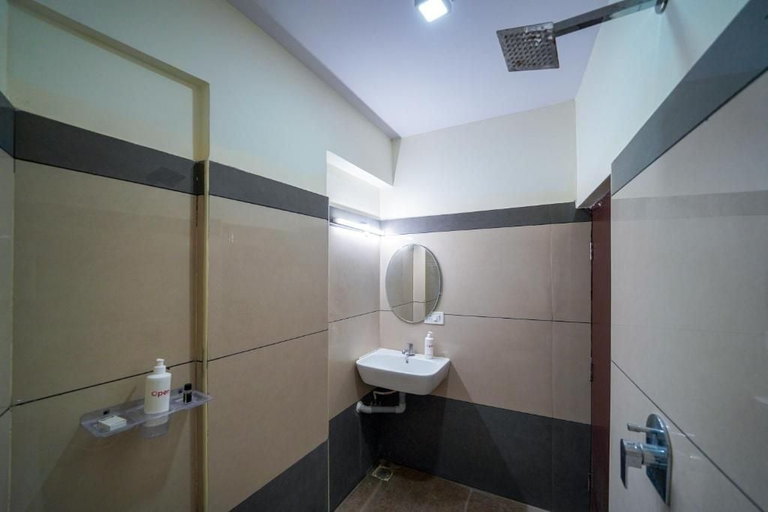 Bathroom 4, HILVON BUSINESS HOTEL, Bangalore
