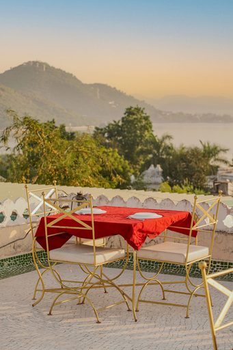 Outdoor dining 2, Vikramgarh Lakeview- A Royal Collection, Udaipur