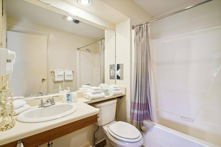 Bathroom 3, Cedarbrook Two bedroom Suite 20102, Windsor