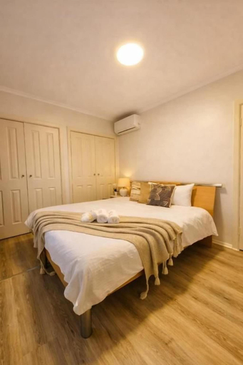 Room 4, StayAU Cozy Getaway Near Westfield Knox, Knox - North-West