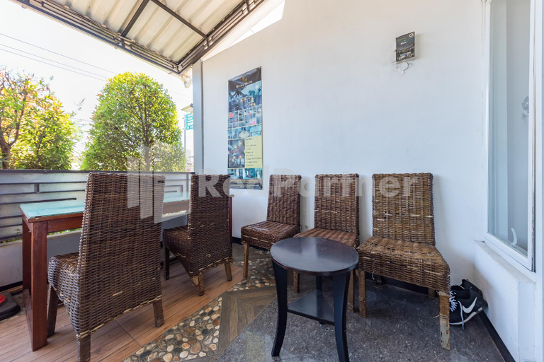 Public Area 3, Wisma Brata 2 Mitra RedDoorz, Sukabumi