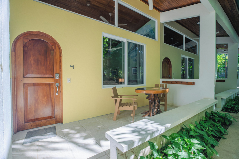 Outdoor dining 3, Rick's Place, Nicoya