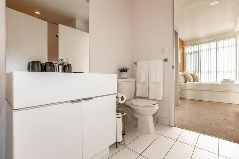 Bathroom 1, Parkside City Suites, Toronto