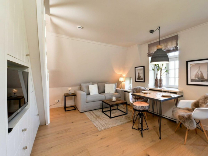 Living area 5, Witthus 15 - Stylish Living Under a Thatched Roof, Nordfriesland