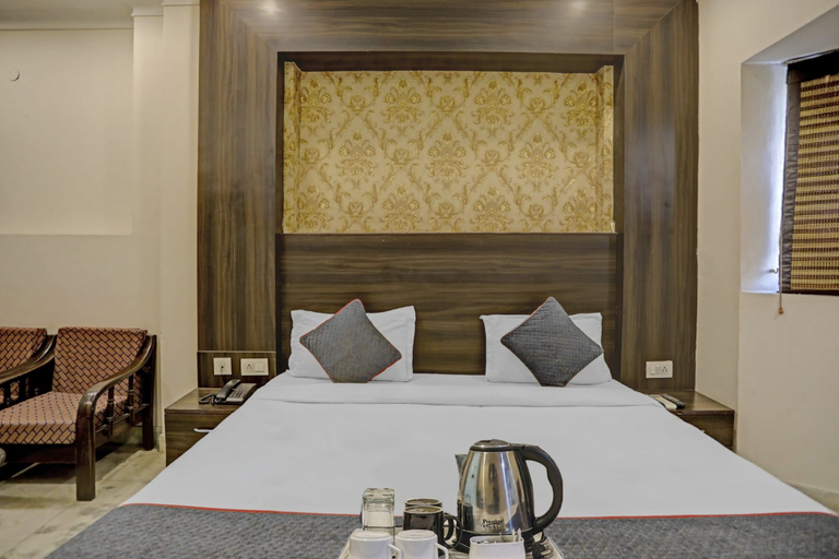 Room 2, Townhouse Jai Guru Ji Nearest Merceds, Gautam Buddha Nagar