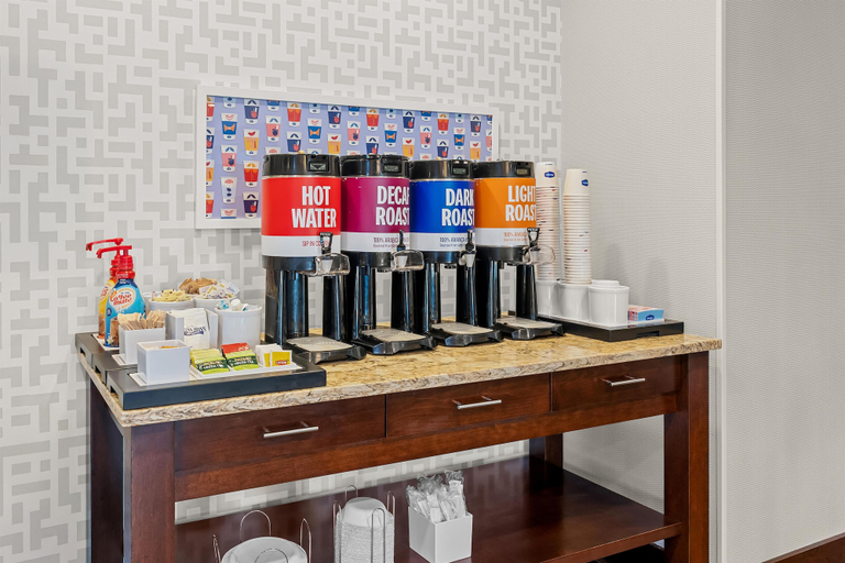 Food & Drinks 5, Hampton Inn & Suites Philadelphia/Bensalem, Bucks