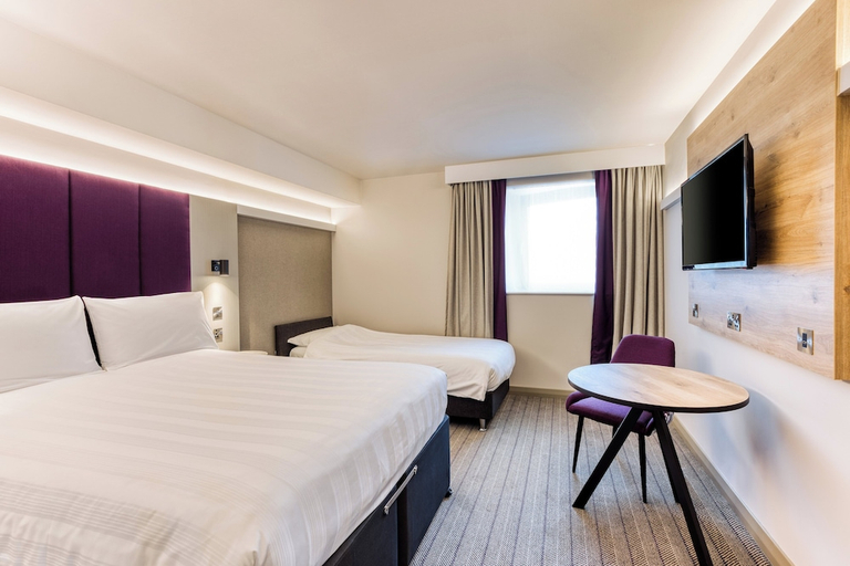 Bedroom 2, Premier Inn Preston South - Craven Drive, Lancashire