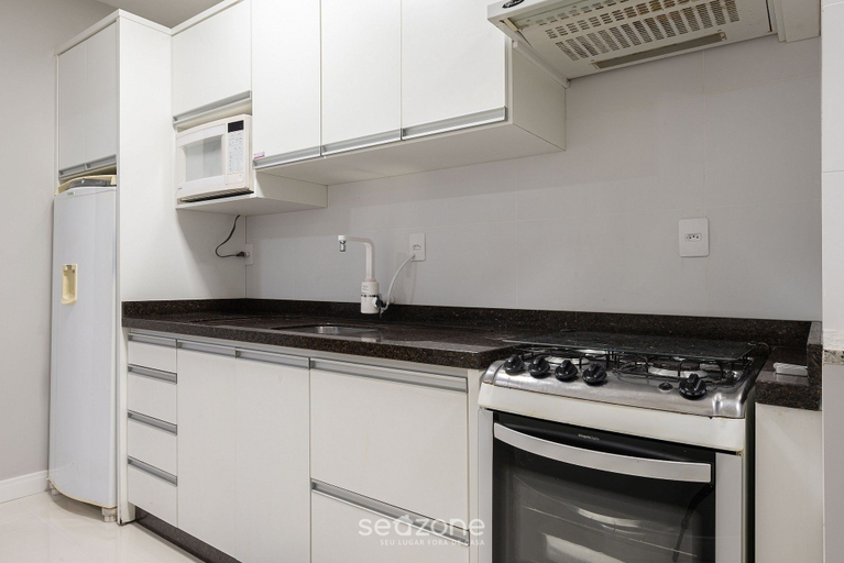 Private kitchen, 2BR Apt w/ Pkg & BBQ 450m From sea Ean503, Balneário Arroio do Silva
