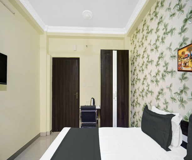 Room 5, Deluxe Hotel Radhika Inn, Patna