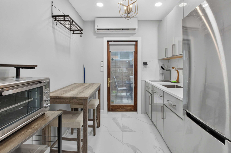 Private kitchen 5, Marina Row 2 Coastal Studio, Palm Beach