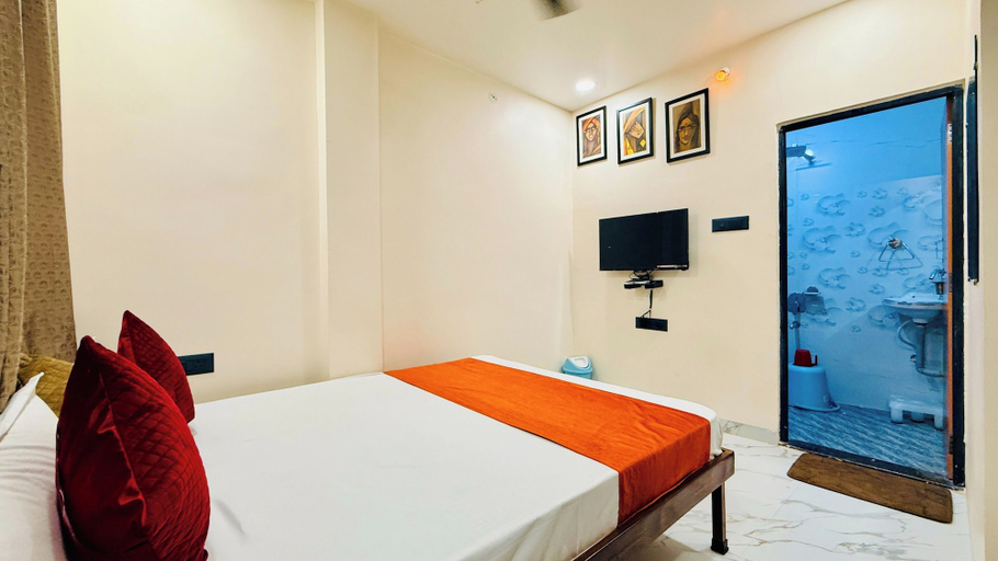 Room 2, Hotel Gurukripa Palace, West Nimar