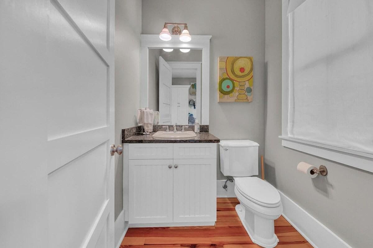 Bathroom 5, Second Wind, Walton