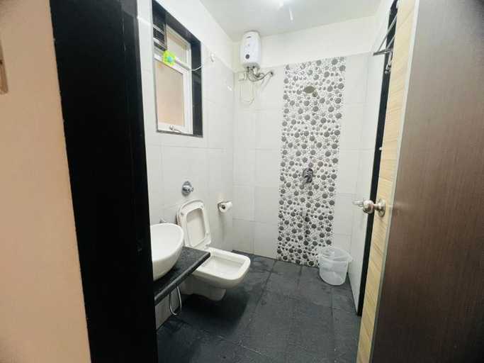 Bathroom 4, Luna Spaces Blues, Mumbai Suburban