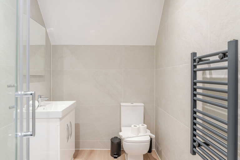 Bathroom 4, Richmond Apartment 5, Cardiff