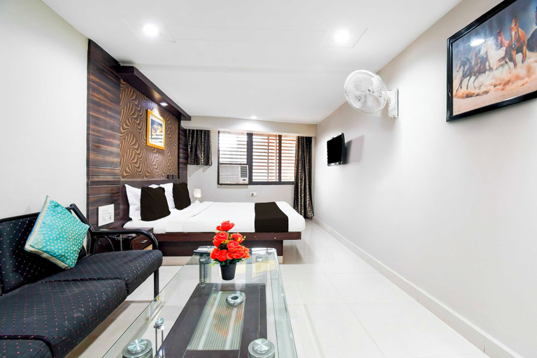 Room 5, Collection O Railway Station, Raipur