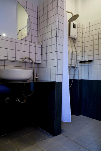 Bathroom 3, Sirichai Design Hotel, Kantrang