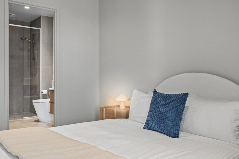 Room 4, Balcony 2-bed Apartment Near Albert Park, Melbourne