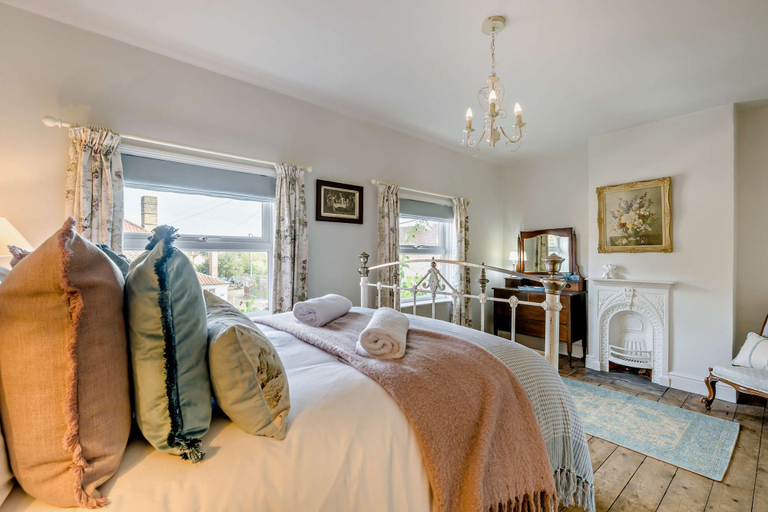 Room 4, Host Stay Silk Weaver s Cottage, Norfolk