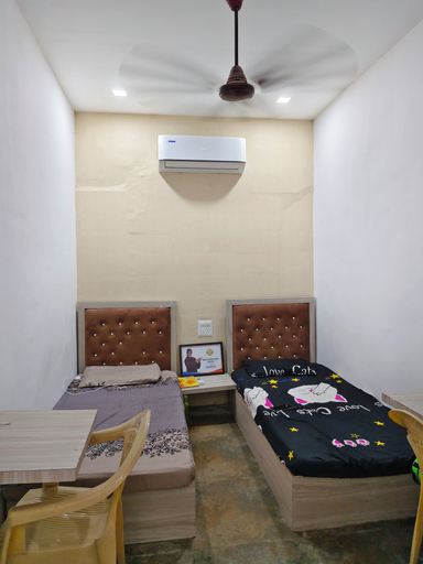 Room 3, Metro Boys PG & Hostel, Bareilly