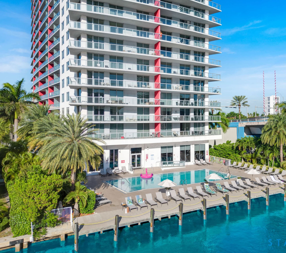 Room 2, Studio Miami Views - Amenities, Broward