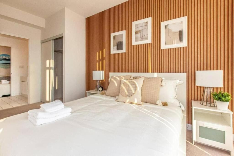 Room 2, StayToronto - Parkside City Suites, Toronto