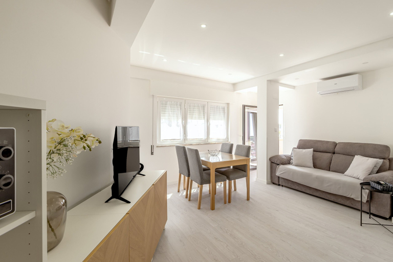Primary image, Caparica Sunny Apartment by Homing, Almada