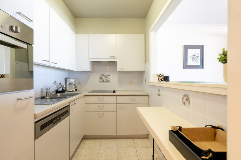 Private kitchen 5, Apartment in Zeedijk With Stunning Sea Views, West-Vlaanderen