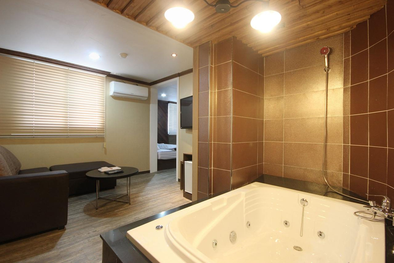 Bathroom 5, Busan Jaesongdong Max, Haeundae