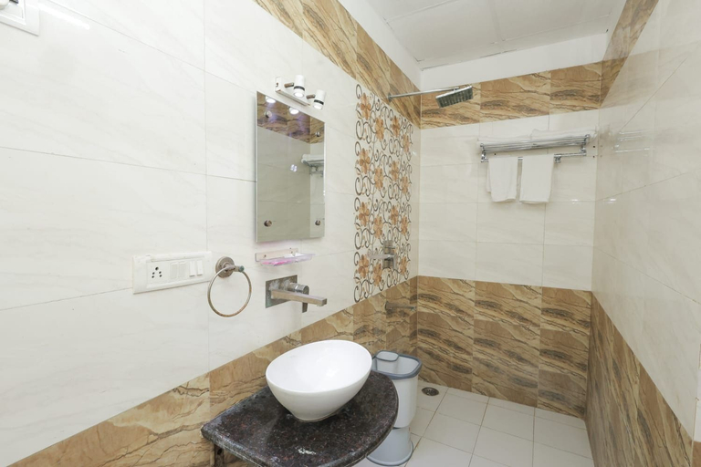 Bathroom, Hotel A.P. Palace, Agra