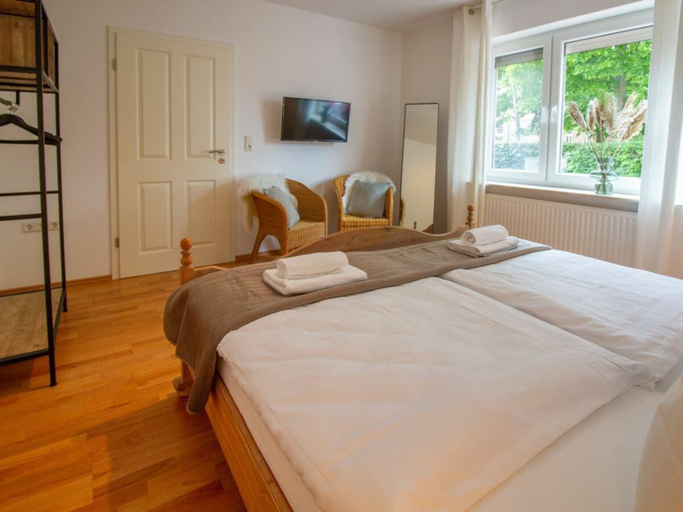 Room 2, Up Warft - West, Aurich