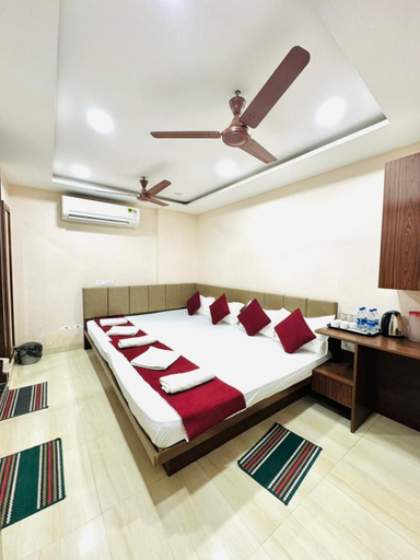 Room 2, VIMOKSHA RESIDENCE, Varanasi